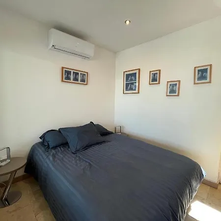 Holiday home Pieds Dans L Eau A Sant Ambroggio